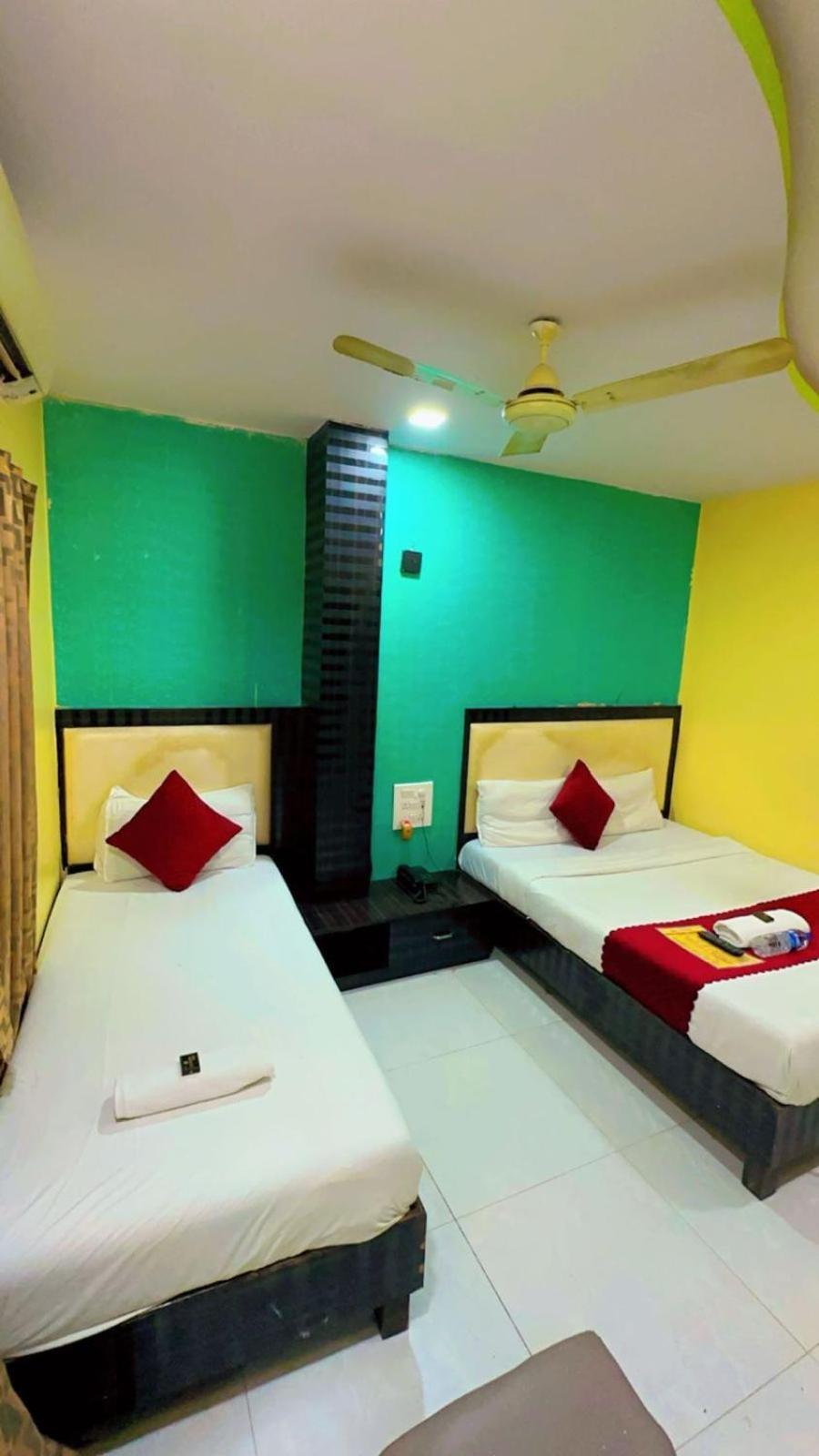 Hotel Avenue Near T-2 International Airport Bombay Extérieur photo